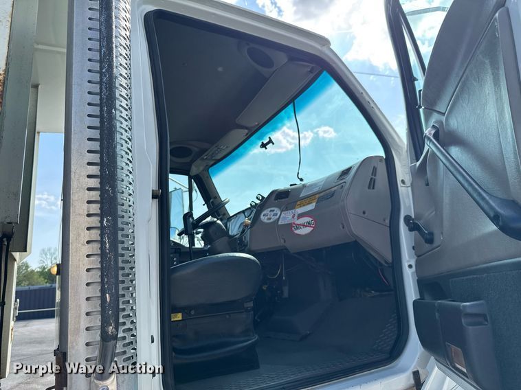 image for item DO0732 2006 Sterling L-Line dump truck