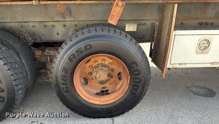 image for item DO0732 2006 Sterling L-Line dump truck