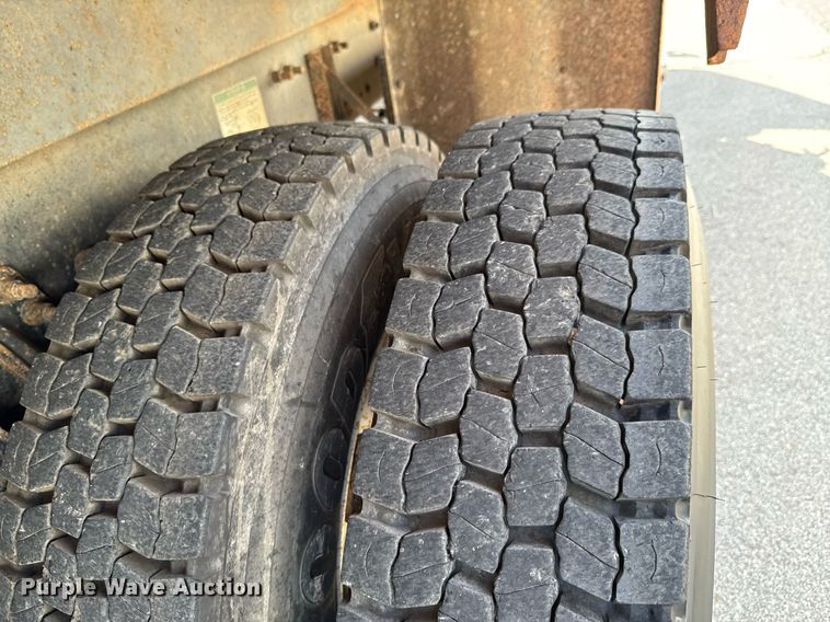 image for item DO0732 2006 Sterling L-Line dump truck