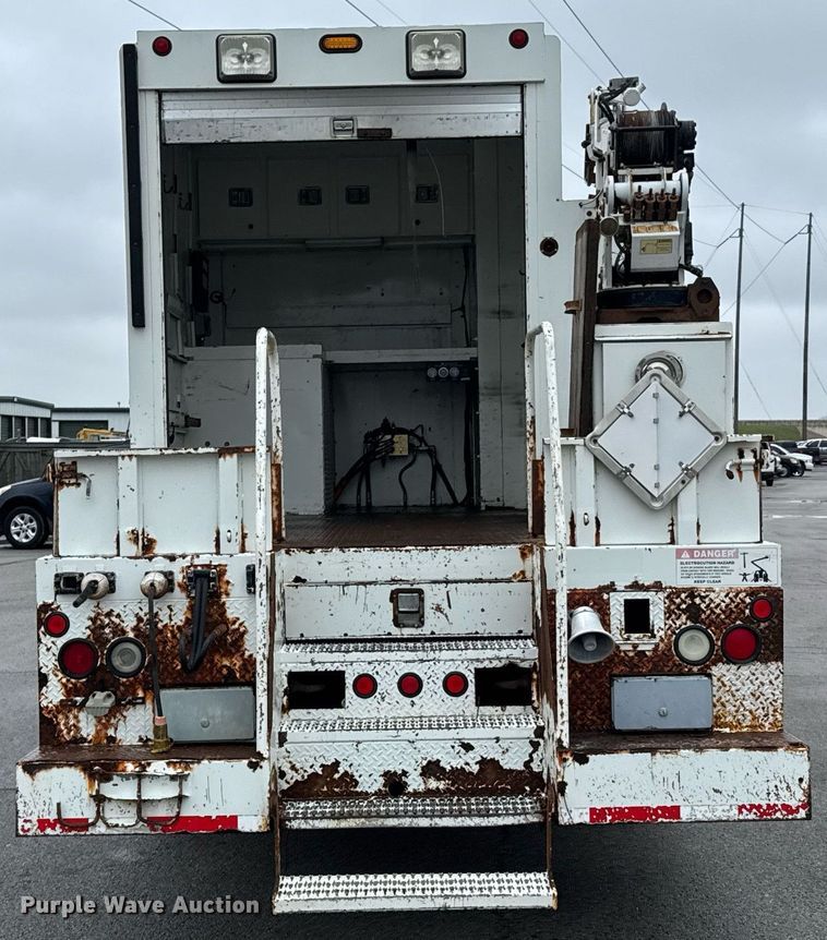 image for item DO0798 2009 International DuraStar 4300 utility / service truck