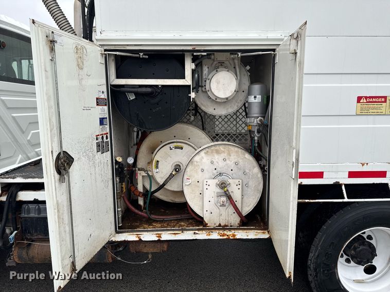 image for item DO0798 2009 International DuraStar 4300 utility / service truck