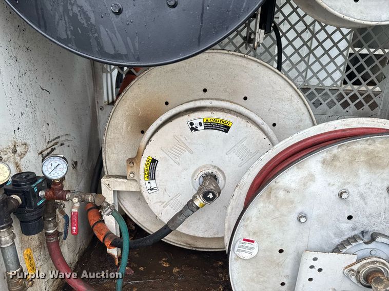 image for item DO0798 2009 International DuraStar 4300 utility / service truck