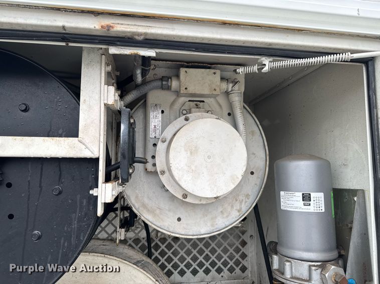 image for item DO0798 2009 International DuraStar 4300 utility / service truck