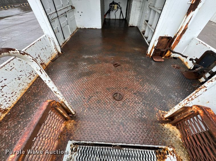 image for item DO0798 2009 International DuraStar 4300 utility / service truck