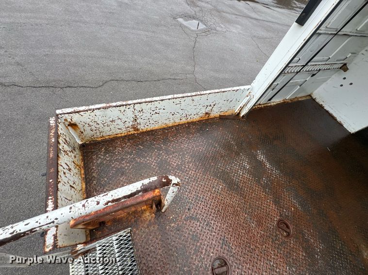 image for item DO0798 2009 International DuraStar 4300 utility / service truck