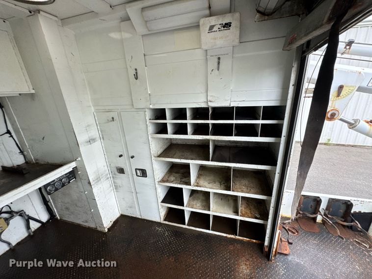 image for item DO0798 2009 International DuraStar 4300 utility / service truck