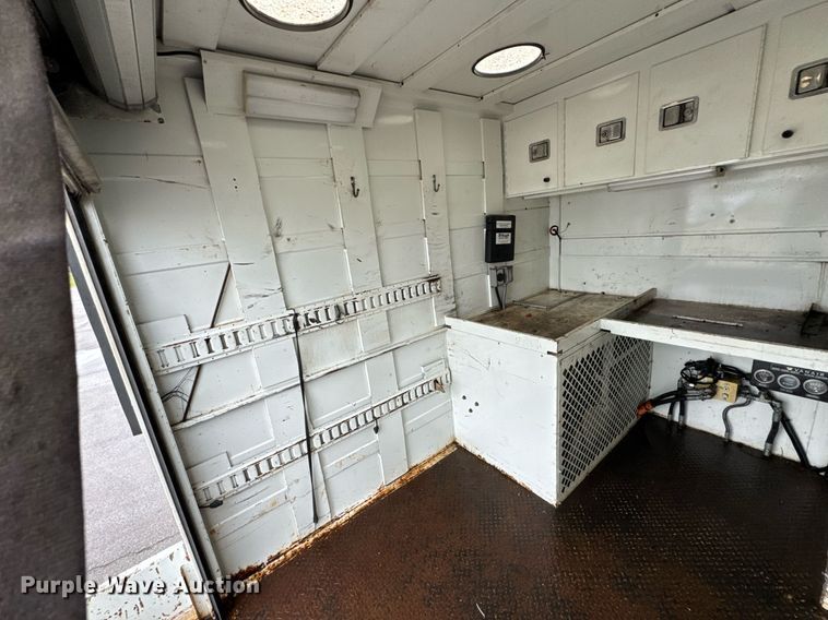 image for item DO0798 2009 International DuraStar 4300 utility / service truck