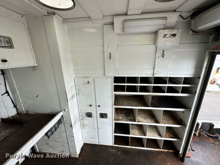 image for item DO0798 2009 International DuraStar 4300 utility / service truck