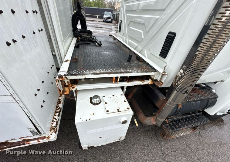 image for item DO0798 2009 International DuraStar 4300 utility / service truck