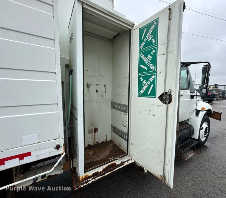 image for item DO0798 2009 International DuraStar 4300 utility / service truck