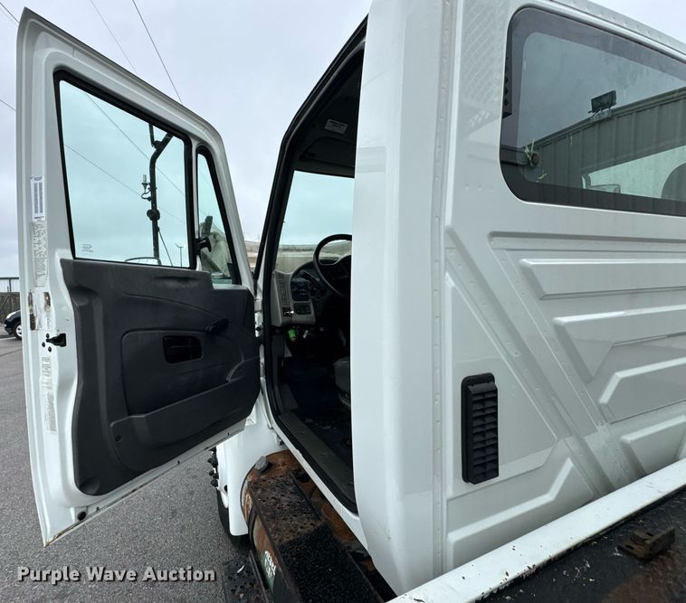 image for item DO0798 2009 International DuraStar 4300 utility / service truck