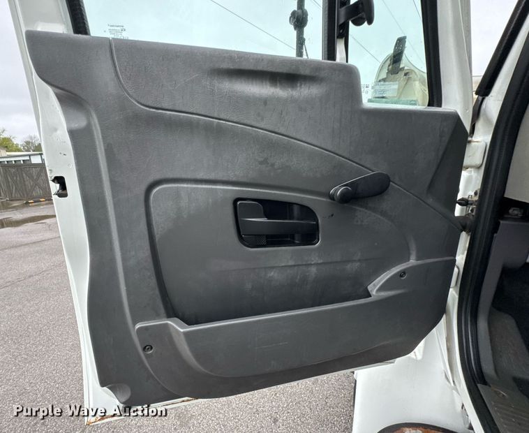 image for item DO0798 2009 International DuraStar 4300 utility / service truck