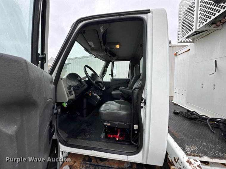 image for item DO0798 2009 International DuraStar 4300 utility / service truck