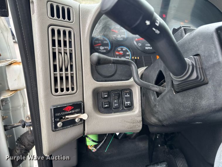 image for item DO0798 2009 International DuraStar 4300 utility / service truck