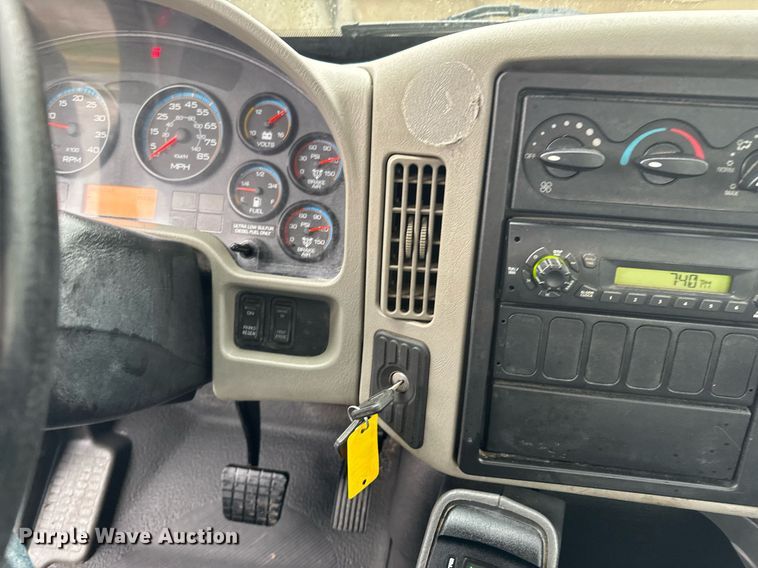 image for item DO0798 2009 International DuraStar 4300 utility / service truck