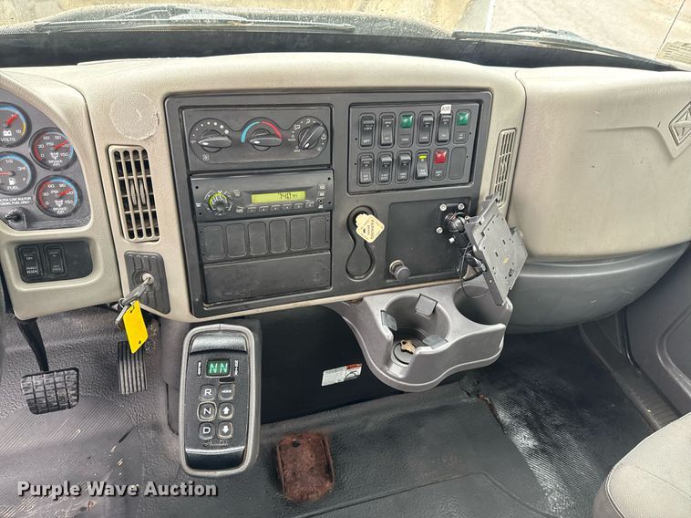 image for item DO0798 2009 International DuraStar 4300 utility / service truck