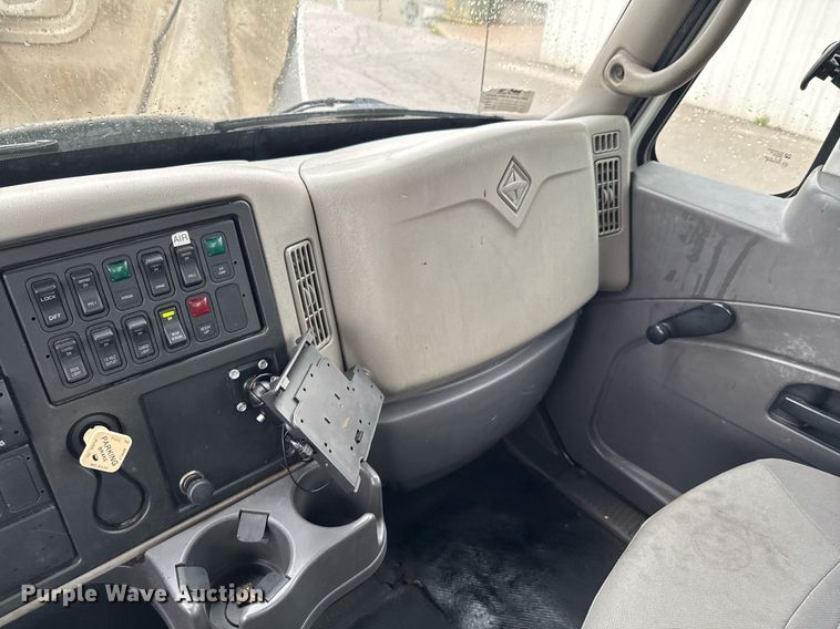 image for item DO0798 2009 International DuraStar 4300 utility / service truck