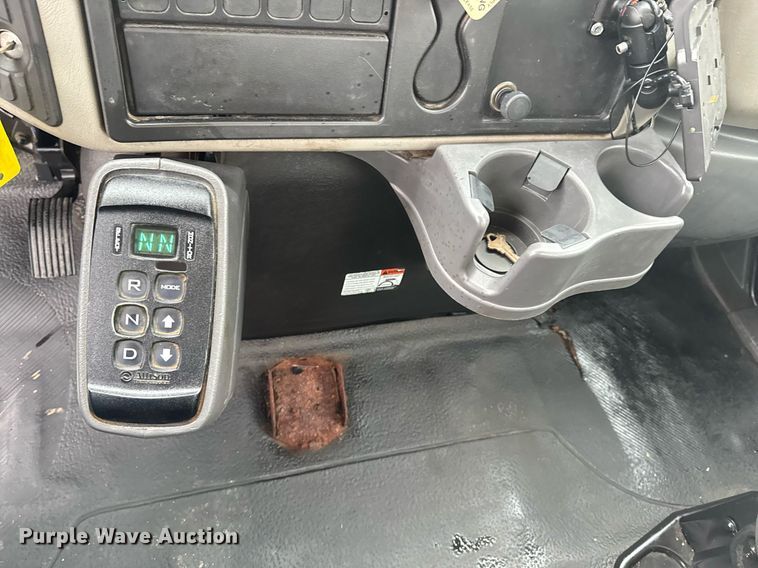 image for item DO0798 2009 International DuraStar 4300 utility / service truck