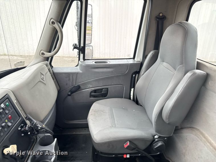 image for item DO0798 2009 International DuraStar 4300 utility / service truck