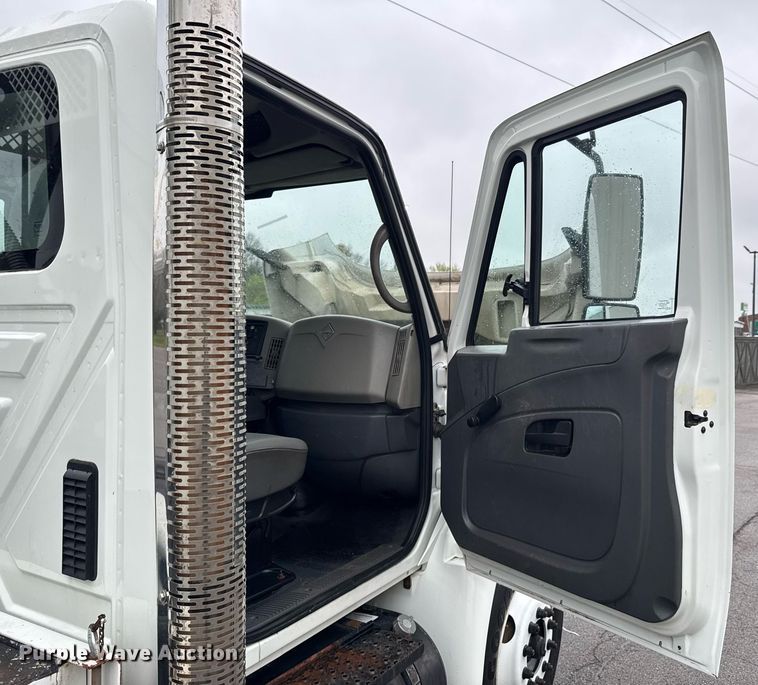 image for item DO0798 2009 International DuraStar 4300 utility / service truck