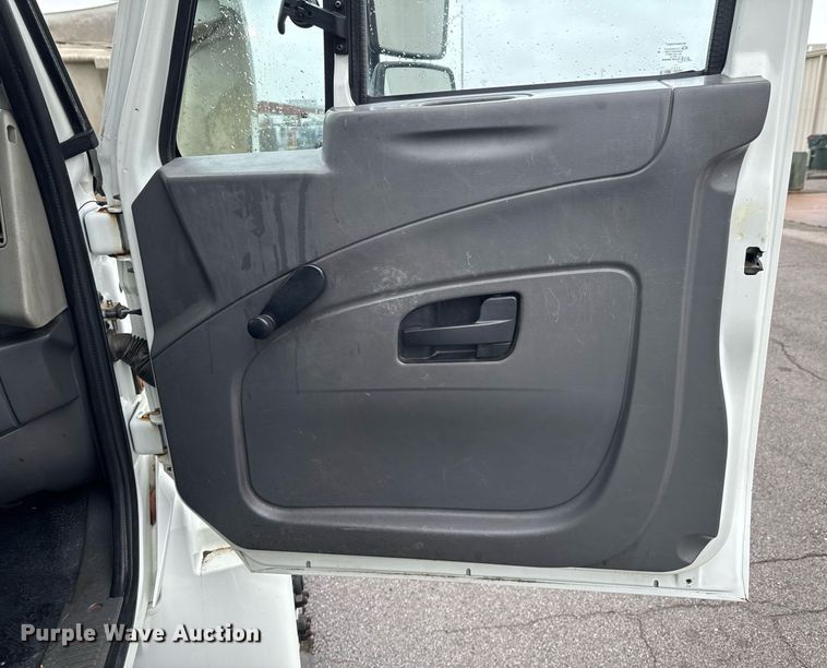 image for item DO0798 2009 International DuraStar 4300 utility / service truck