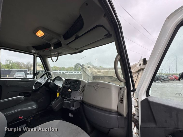 image for item DO0798 2009 International DuraStar 4300 utility / service truck