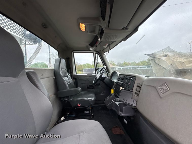 image for item DO0798 2009 International DuraStar 4300 utility / service truck