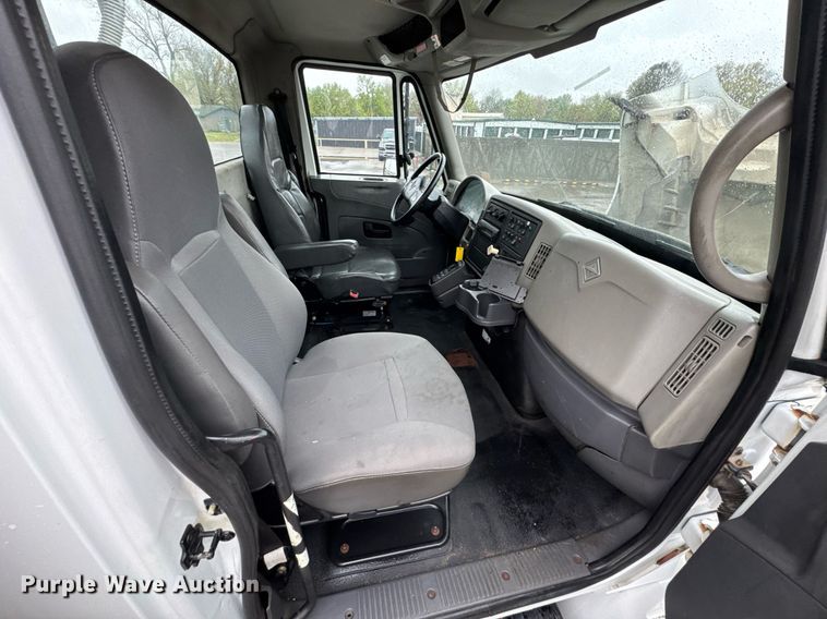 image for item DO0798 2009 International DuraStar 4300 utility / service truck