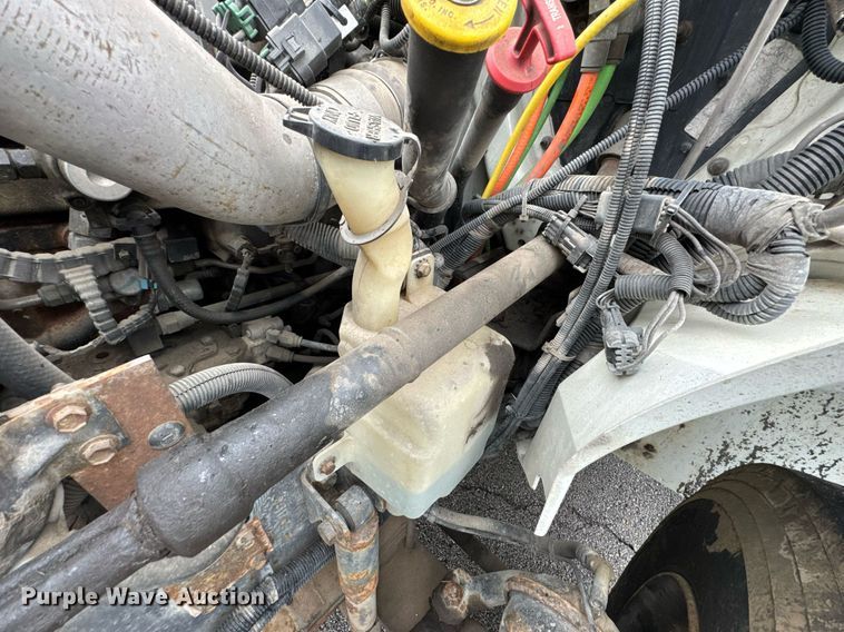 image for item DO0798 2009 International DuraStar 4300 utility / service truck