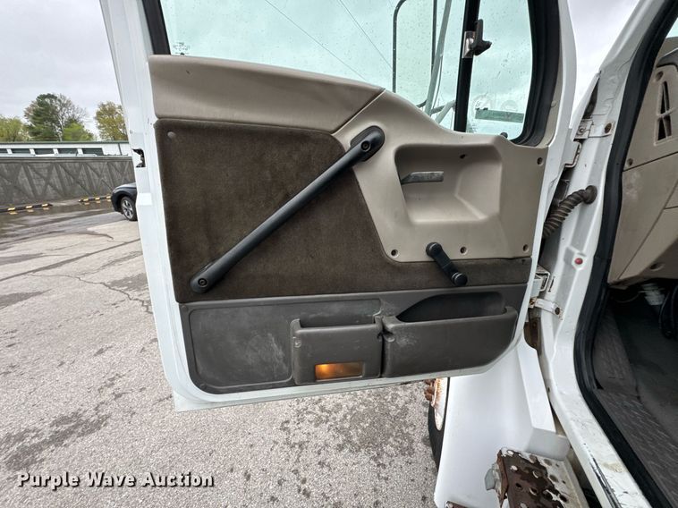 image for item DO0802 2002 Sterling Acterra utility / service truck