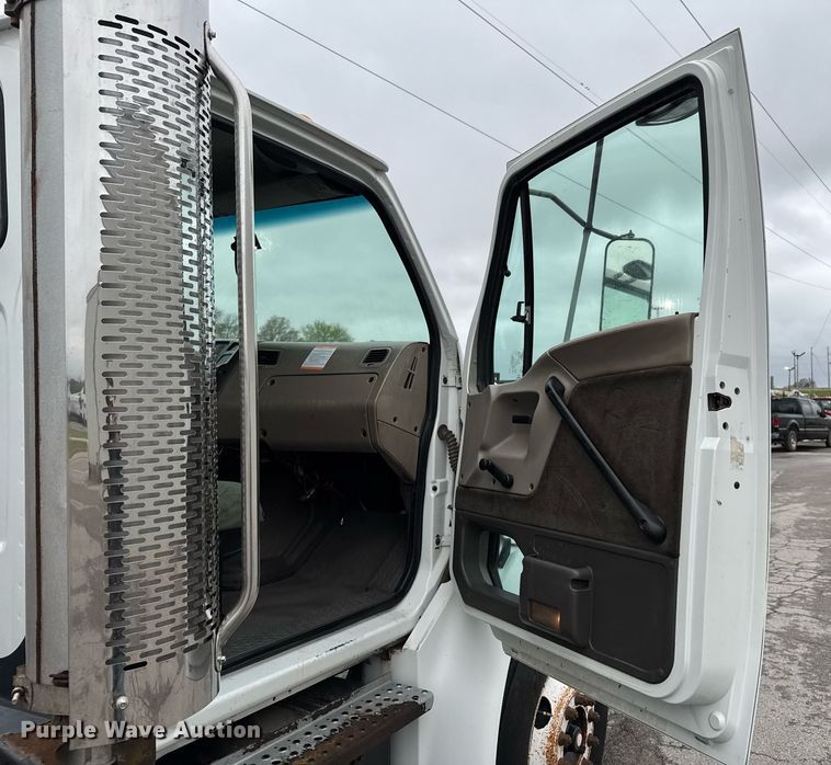 image for item DO0802 2002 Sterling Acterra utility / service truck