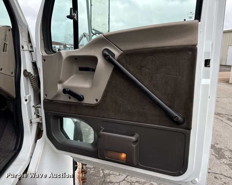 image for item DO0802 2002 Sterling Acterra utility / service truck