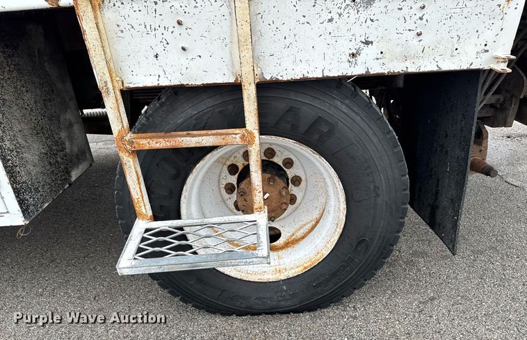 image for item DO0802 2002 Sterling Acterra utility / service truck