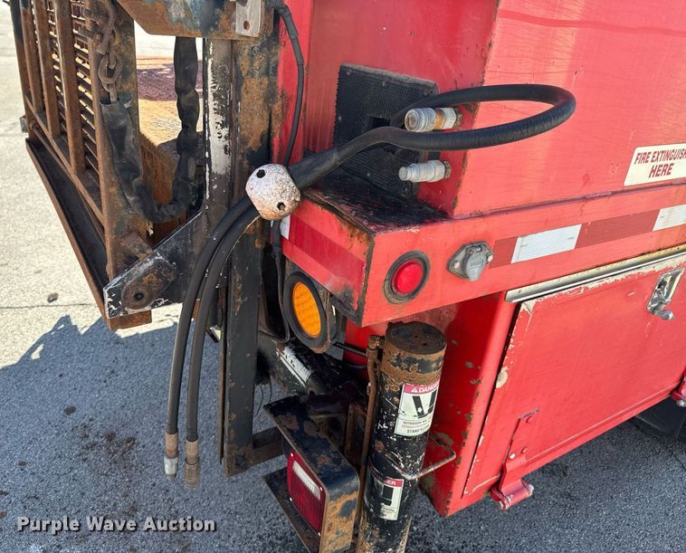 image for item DO0871 2010 International 7000 utility / service truck