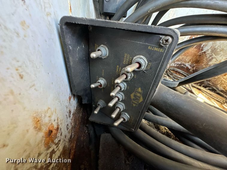 image for item DO0871 2010 International 7000 utility / service truck