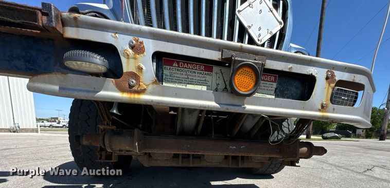 image for item DO0871 2010 International 7000 utility / service truck