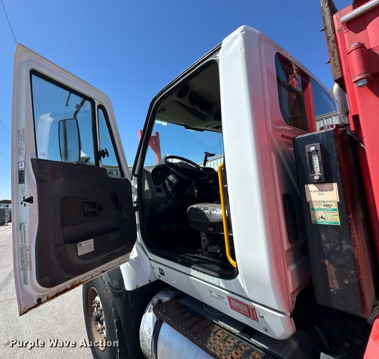 image for item DO0871 2010 International 7000 utility / service truck