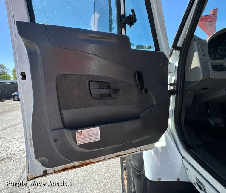 image for item DO0871 2010 International 7000 utility / service truck