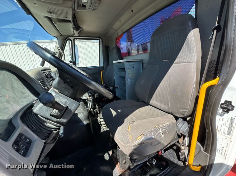 image for item DO0871 2010 International 7000 utility / service truck