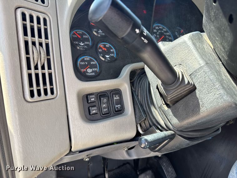 image for item DO0871 2010 International 7000 utility / service truck