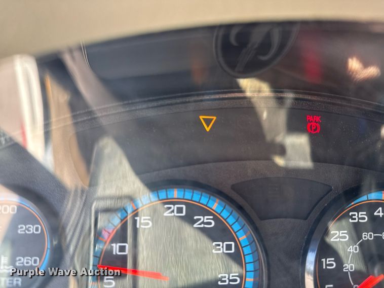 image for item DO0871 2010 International 7000 utility / service truck