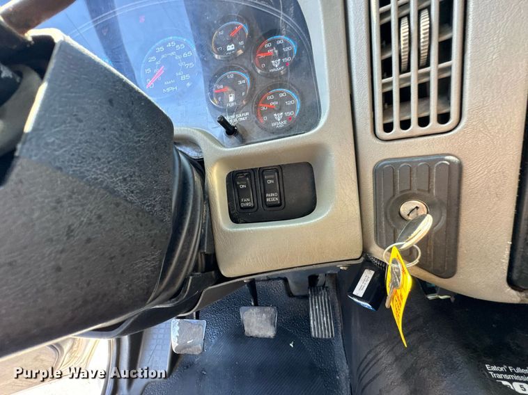 image for item DO0871 2010 International 7000 utility / service truck