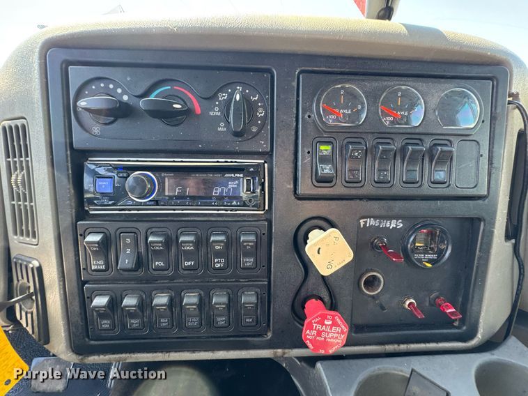 image for item DO0871 2010 International 7000 utility / service truck