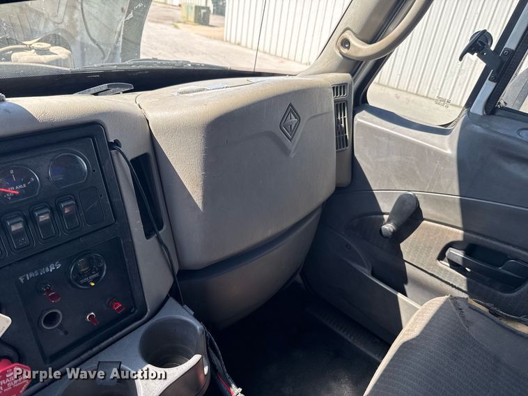 image for item DO0871 2010 International 7000 utility / service truck