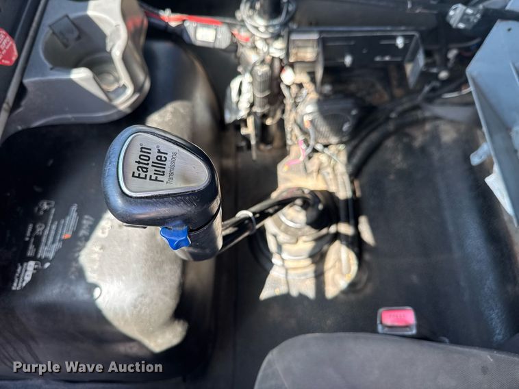 image for item DO0871 2010 International 7000 utility / service truck