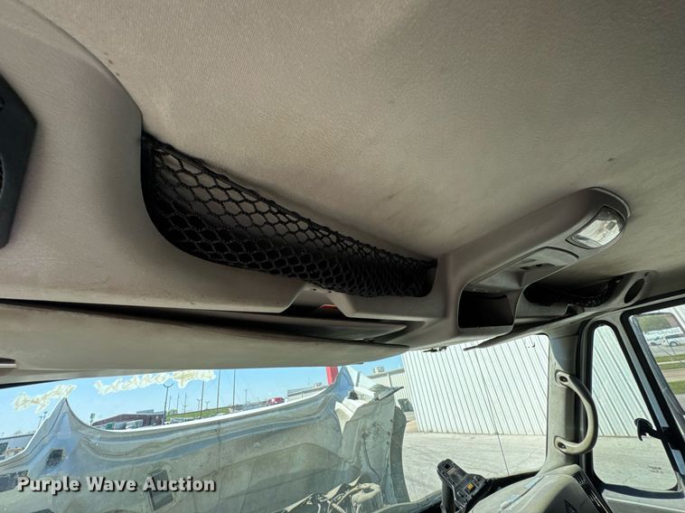 image for item DO0871 2010 International 7000 utility / service truck