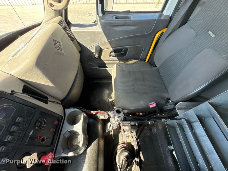 image for item DO0871 2010 International 7000 utility / service truck