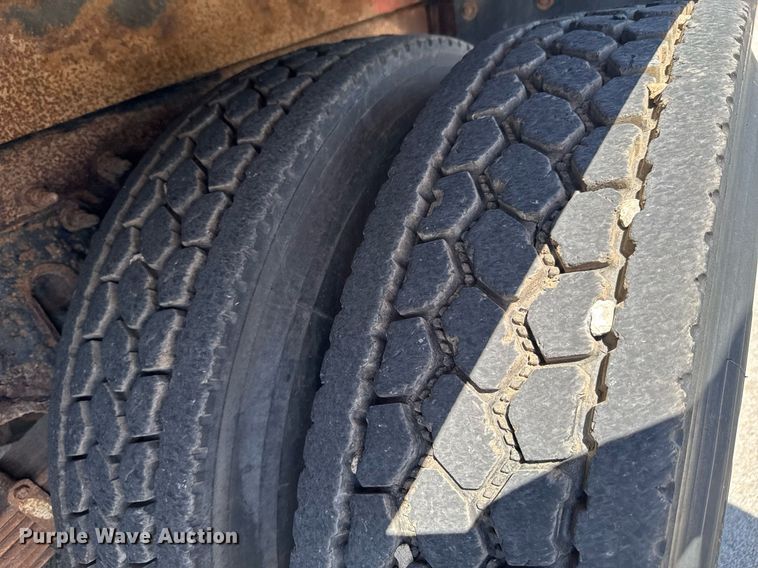 image for item DO0871 2010 International 7000 utility / service truck