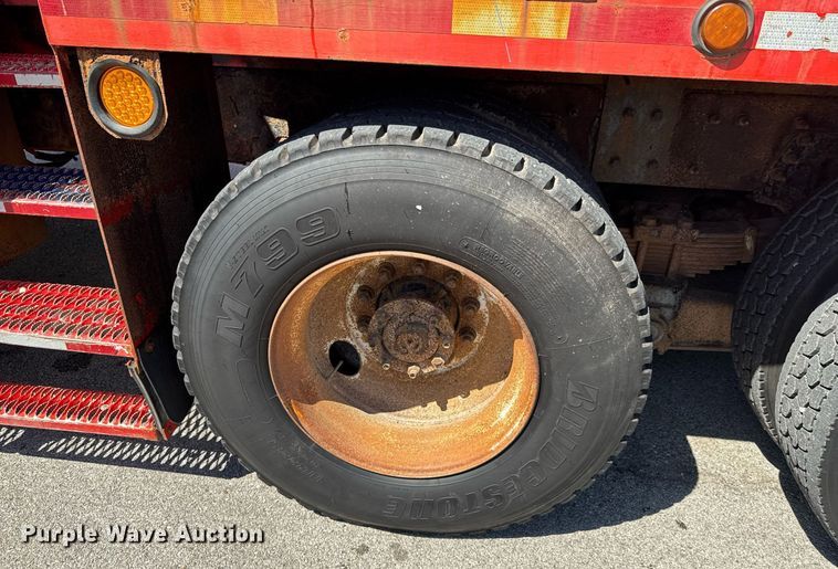 image for item DO0871 2010 International 7000 utility / service truck