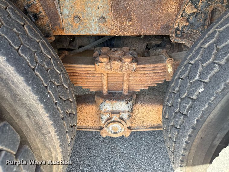 image for item DO0871 2010 International 7000 utility / service truck